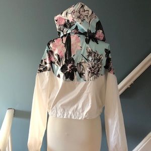 nike women's hyper femme crop windrunner